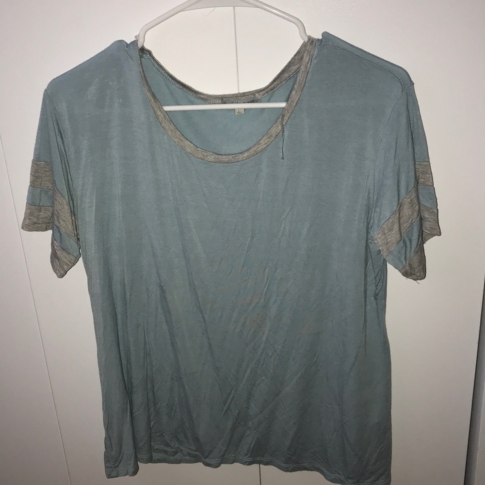 A blue tee